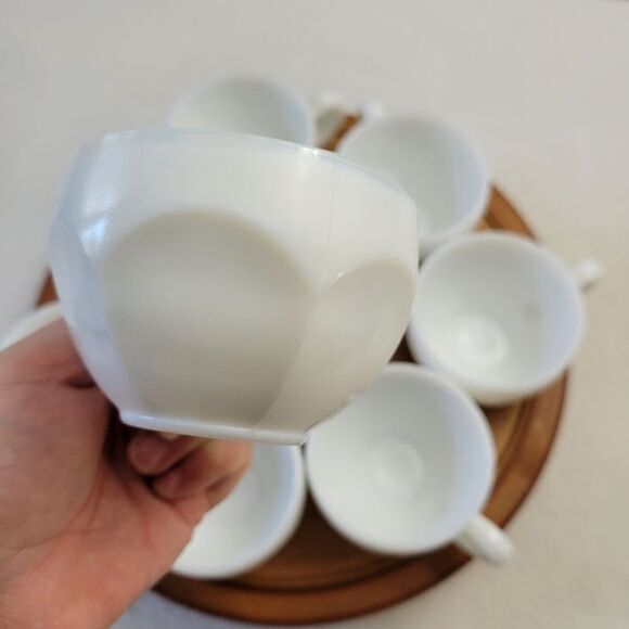 VINTAGE ✨️ Milk Glass Punch Tea Cups (8) - Picture 6 of 7